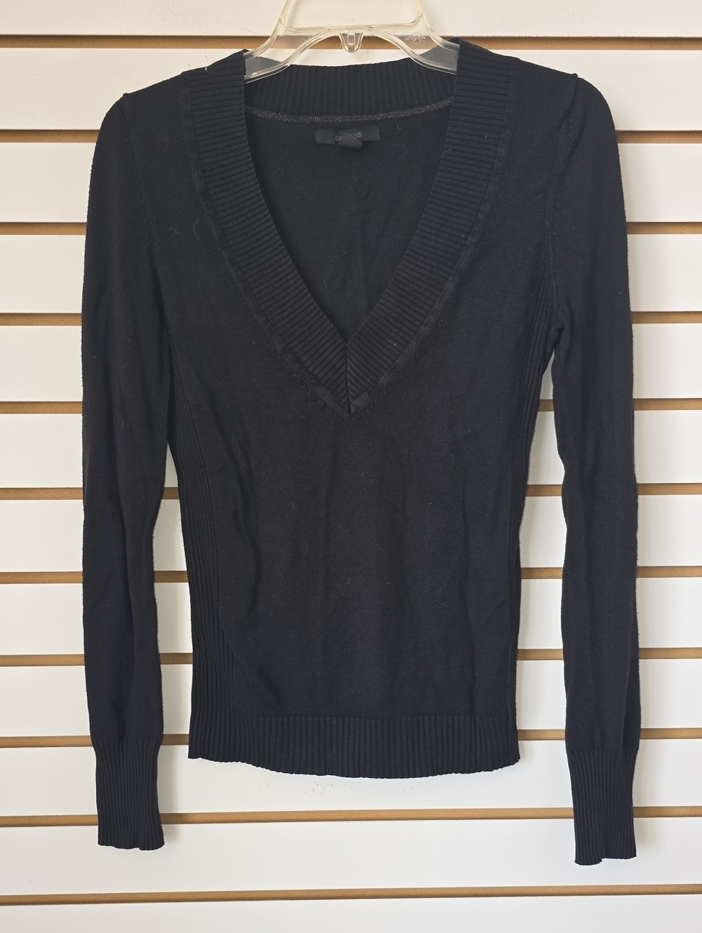 Express V‑Neck Ribbed Long Sleeve Sweater Med